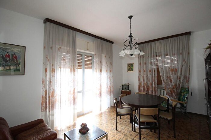 Appartamento quadrilocale in vendita in Via Roma, Pontida