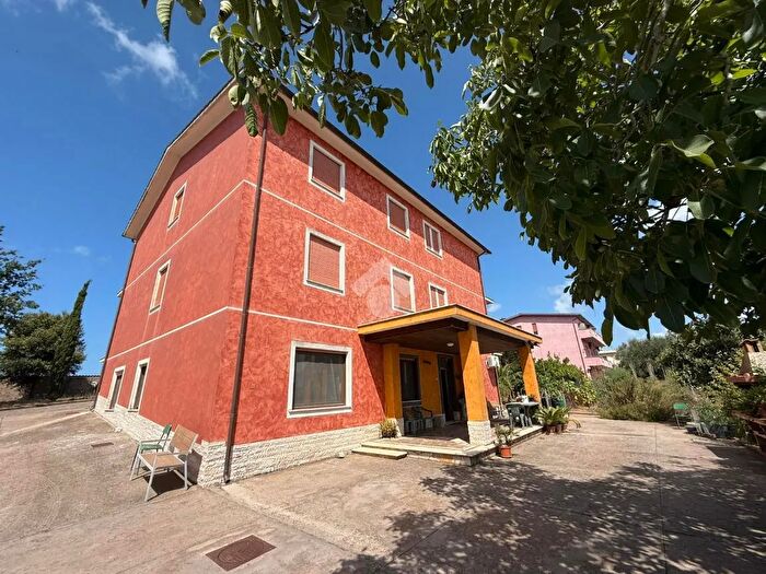 Casa con 6 locali in vendita in Via El Alamein, Aprilia
