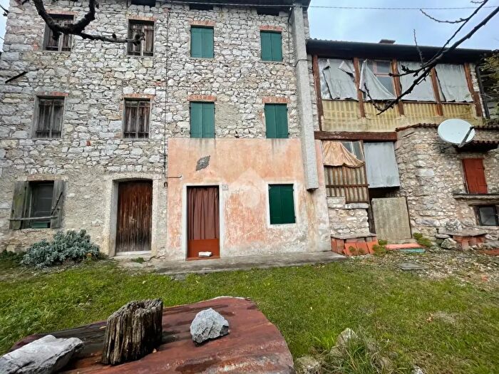 Casa trilocale in vendita in Via Borgo Olivi, Vittorio Veneto