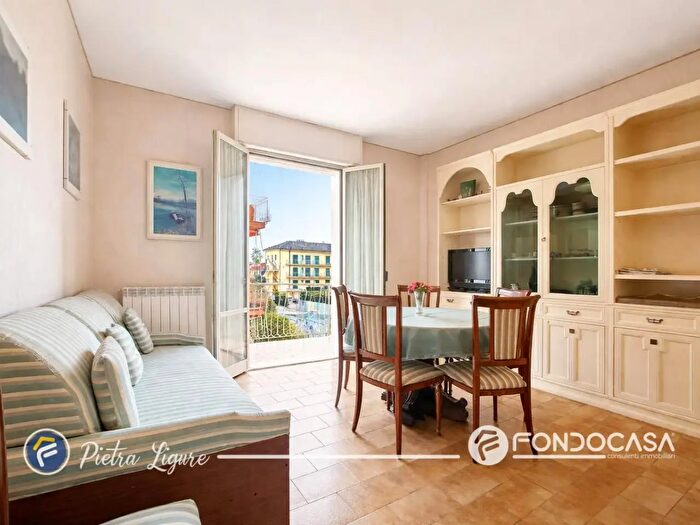 Appartamento trilocale in vendita in Via Pollupice, Pietra Ligure