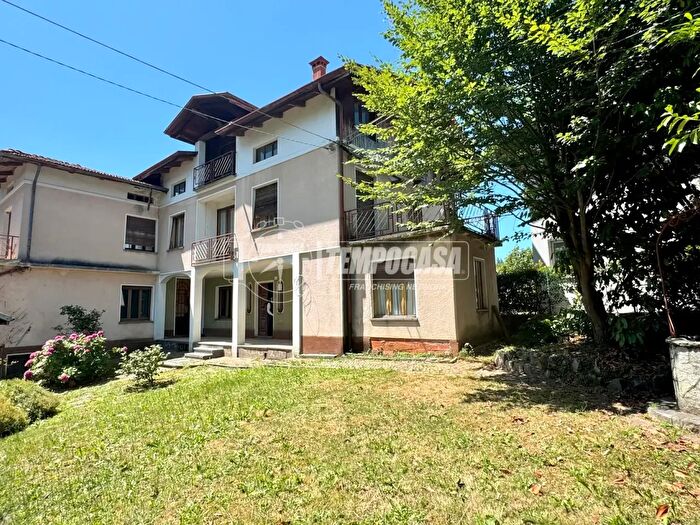 Casa con 14 locali in vendita in Via Destefanis, Graglia