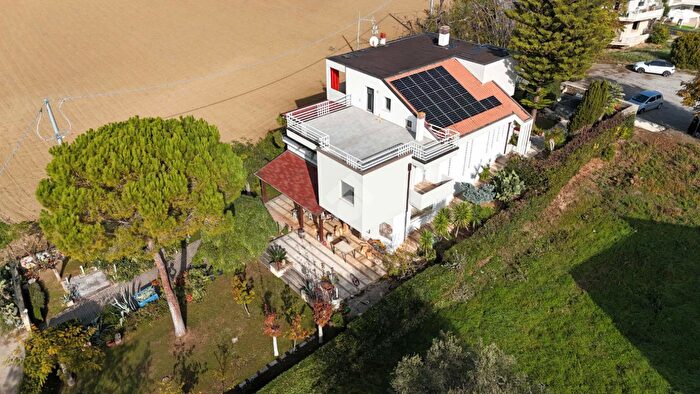 Casa con 7 locali in vendita in Via Le Quote, Roseto Degli Abruzzi
