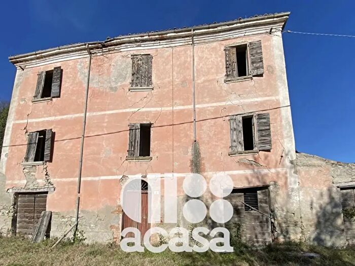 Casa con 8 locali in vendita in Sarsina