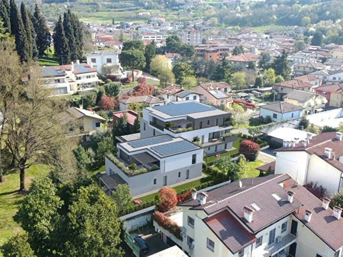 Appartamento quadrilocale in vendita in Via Dante Alighieri, Arzignano