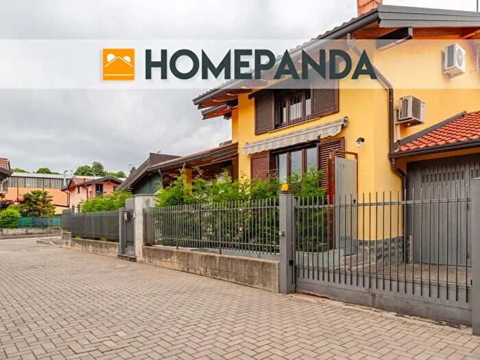 Casa con 7 locali in vendita in Via Fornaci, Ternate