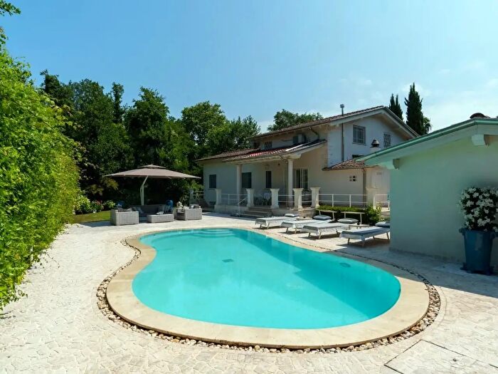 Casa con 9 locali in vendita in Pietrasanta