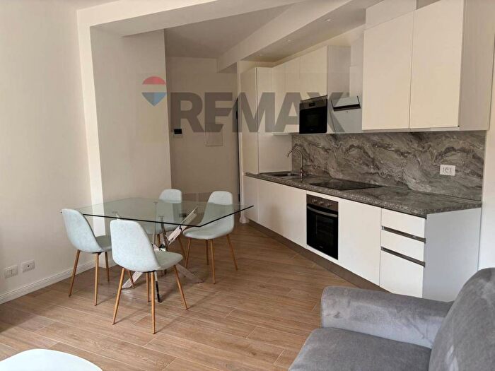 Appartamento trilocale in affitto in VIA AVEGNO, Centro, Varese