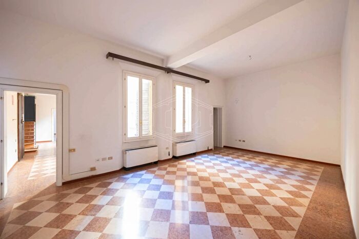 Appartamento trilocale in vendita in Strada Maggiore, Bologna