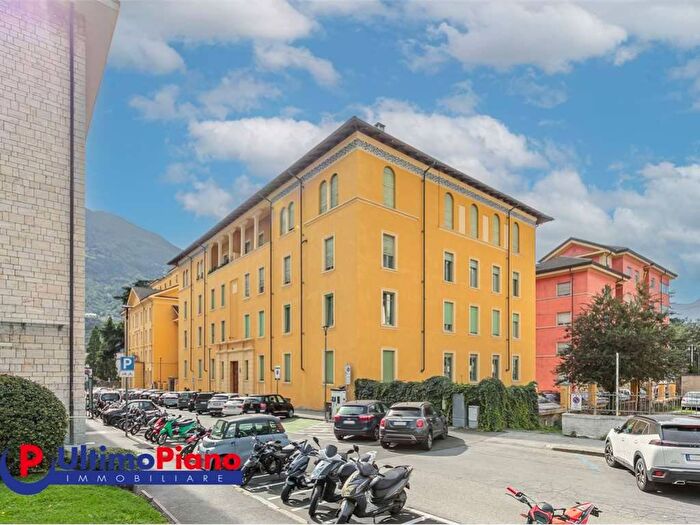 Appartamento con 5 locali in affitto in Via Piave, Centro, Aosta