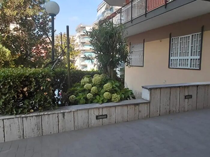Appartamento trilocale in affitto in Via Domenico Fontana, Napoli