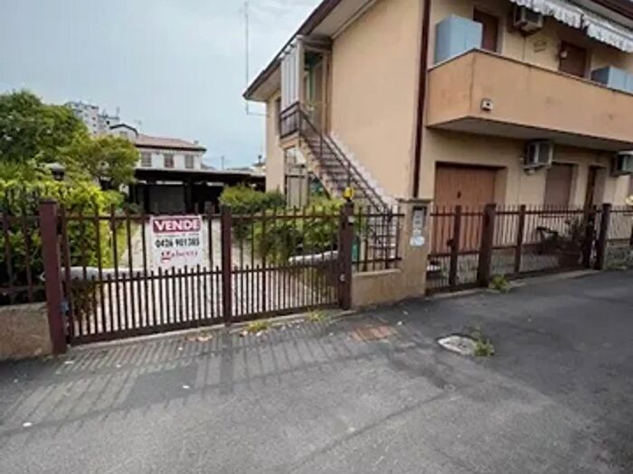 Appartamento con 5 locali in vendita in Adria Via Michelangelo, Adria