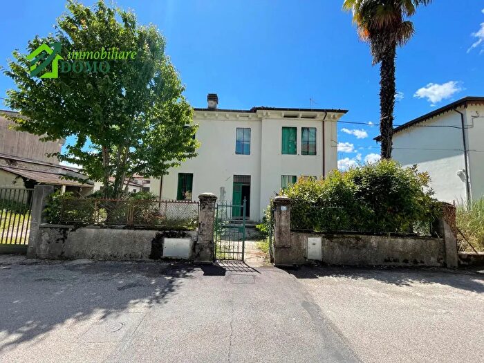 Casa con 5 locali in vendita in Via Dante Alighieri, Schio