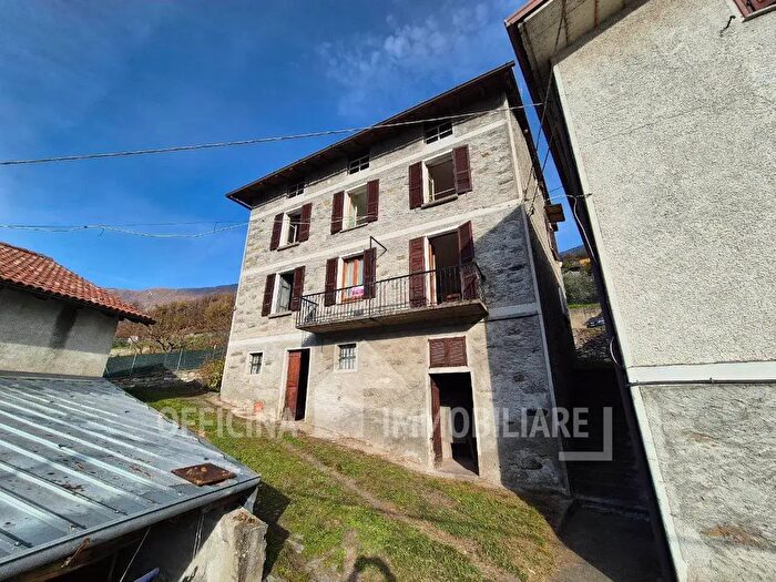 Casa con 8 locali in vendita in Via Bugo, Buglio In Monte