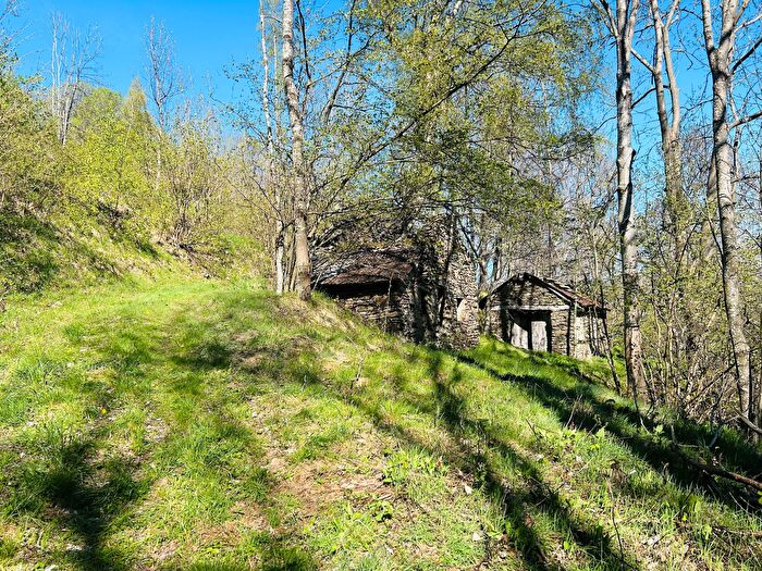 Casa con 8 locali in vendita in Frazione Deversi, Garessio