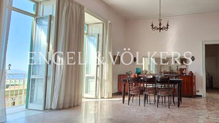Appartamento con 5 locali in vendita in Via Luigia Sanfelice, Napoli
