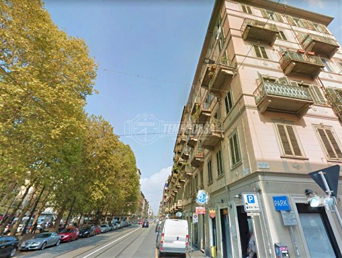 Appartamento con 5 locali in vendita in Via Madama Cristina, Torino