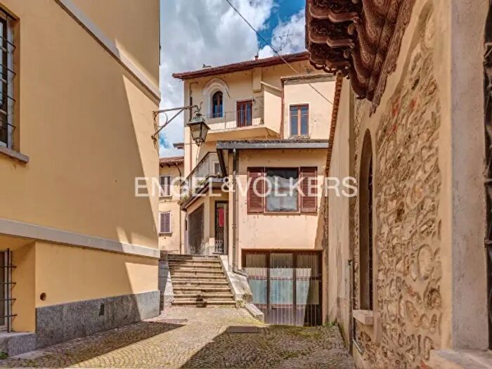 Casa quadrilocale in vendita in Via Poncia, Gravedona ed Uniti