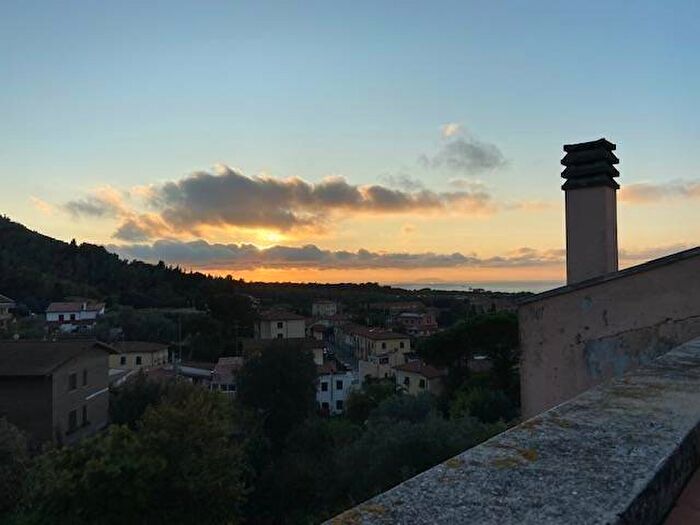 Casa con 6 locali in affitto in Via Del Castellaccio, Montenero Basso Montenero Alto, Livorno
