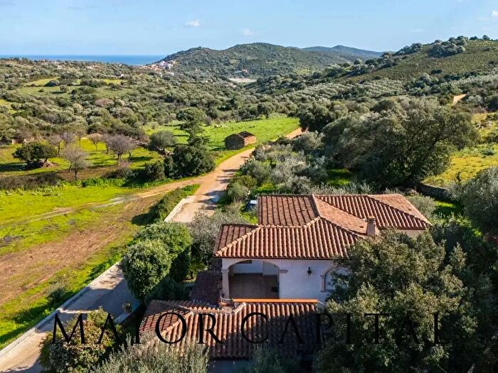 Casa con 7 locali in vendita in Budoni