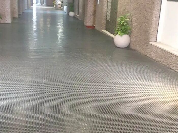 Appartamento trilocale in affitto in Via La Farina, Messina