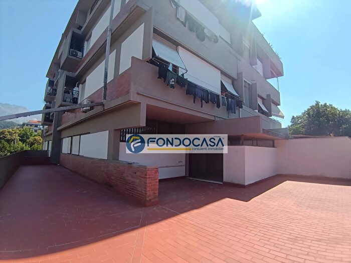 Appartamento quadrilocale in vendita in Via Carlo Cassola, Carrara