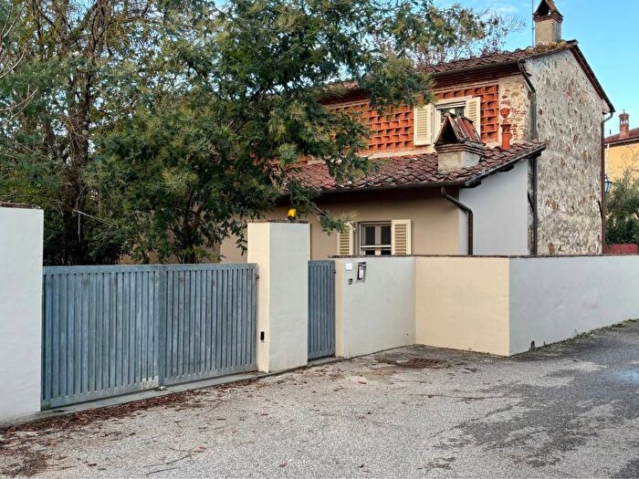 Casa con 6 locali in affitto in Via dei Poveri Vecchi, Monte San Quirico Tre Cancelli, Lucca