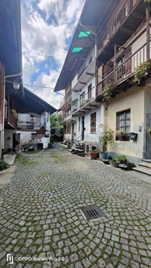 Casa con 6 locali in vendita in Via Giovanni Antonio Ambrosetti, Sordevolo