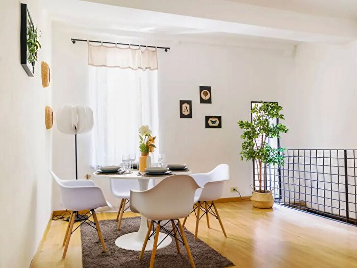 Casa con 7 locali in vendita in Vicolo del Sambuco, Siena
