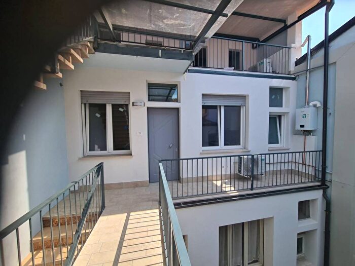 Appartamento trilocale in affitto in Via Camillo Benso di Cavour, Centro, Mantova