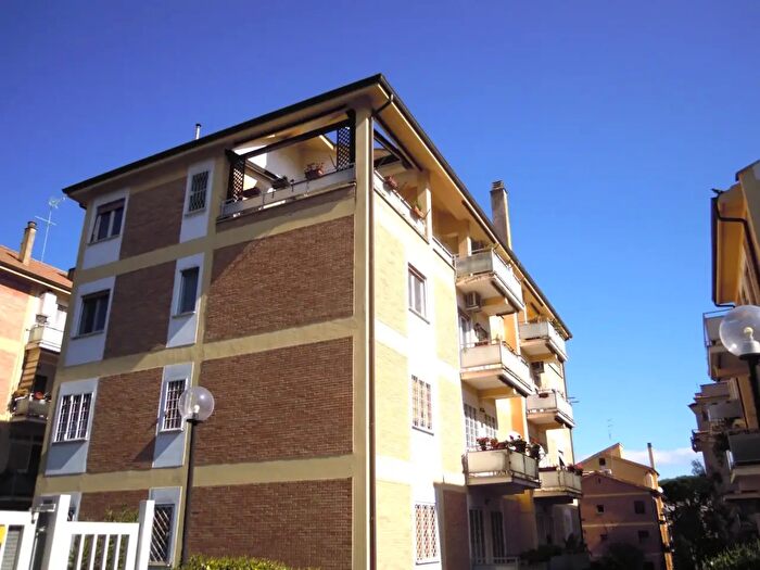 Appartamento quadrilocale in vendita in Via Concerviano, Roma