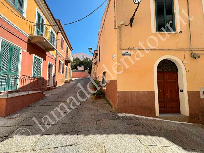 Appartamento monolocale in affitto in Via A Alibertini, La Maddalena