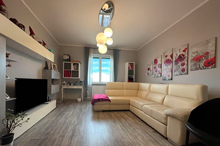 Appartamento con 6 locali in vendita in Cecina