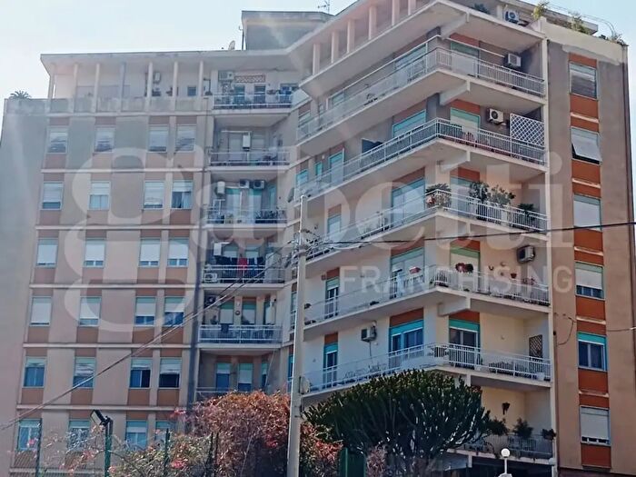 Appartamento con 5 locali in vendita in Via Colle del Pino, Catania