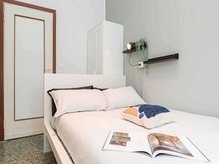 Appartamento con 6 locali in affitto in Viale Emilio Caldara, Montenero, Milano