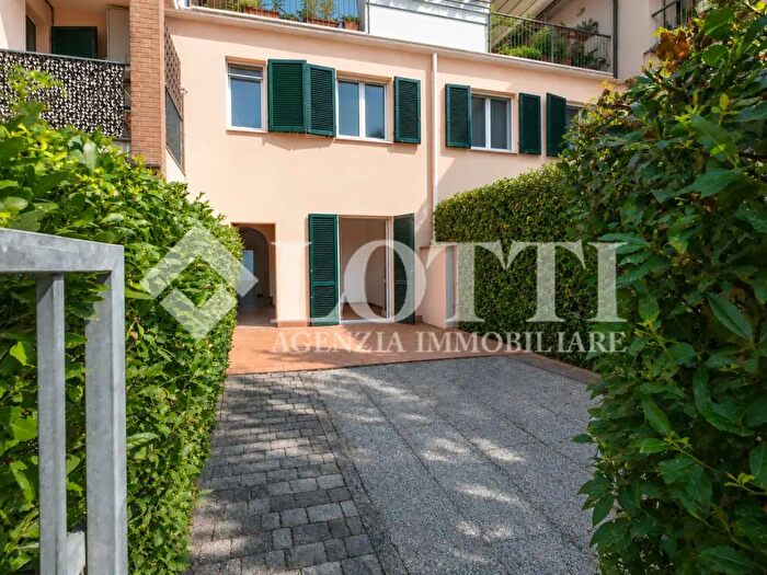 Casa con 5 locali in vendita in Vicopisano