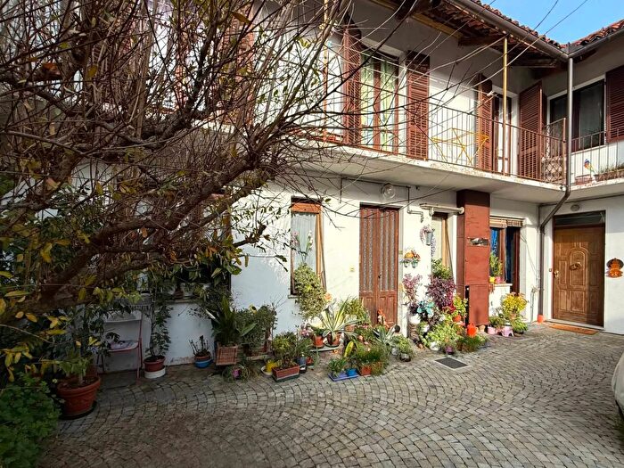 Casa con 5 locali in vendita in Via Parpera Bra, Bra