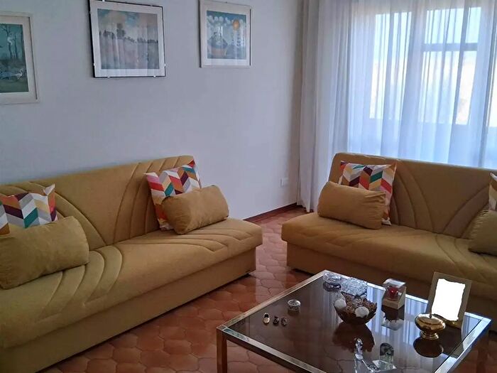 Appartamento con 5 locali in vendita in Campi Bisenzio