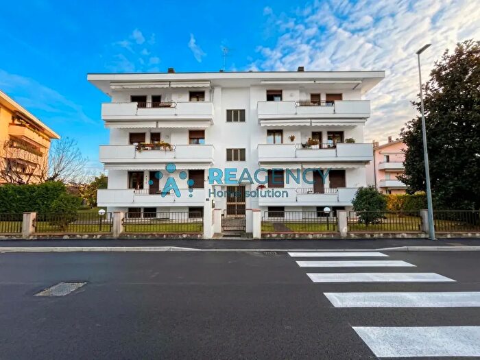 Appartamento con 5 locali in vendita in Via Leonardo da Vinci, Creazzo