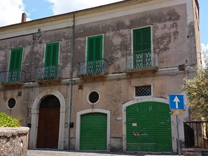 Appartamento quadrilocale in vendita in Via Costanza da Montefeltro, Teggiano