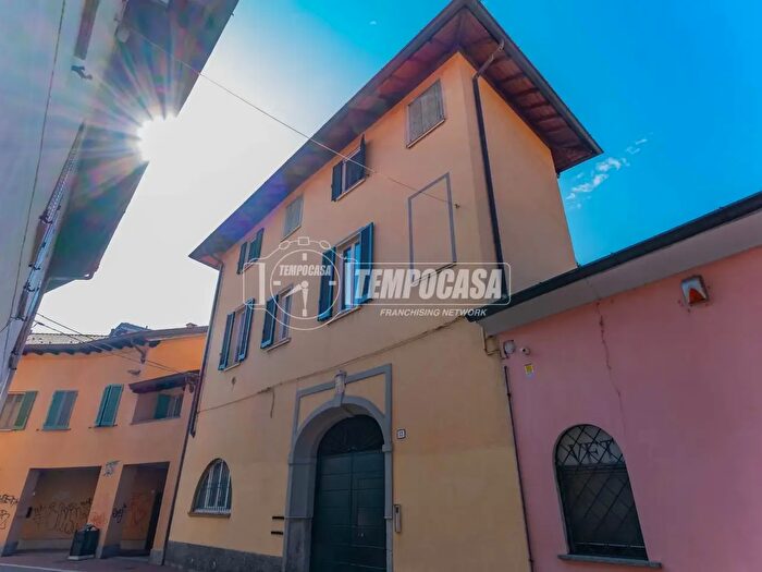 Appartamento trilocale in vendita in Via Madonnina, Novate Milanese