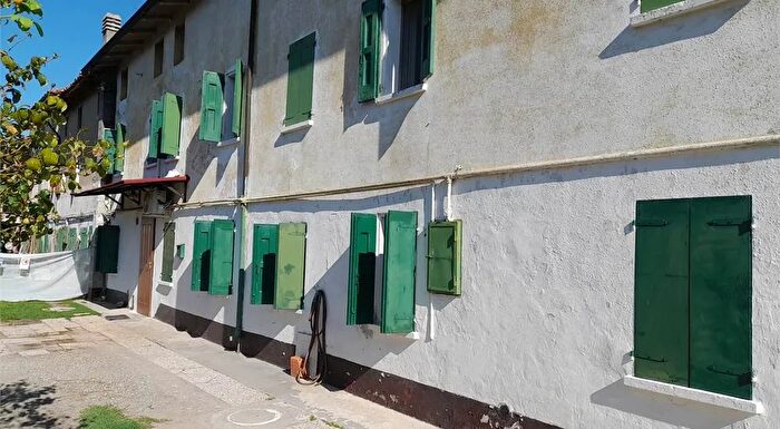 Casa con 9 locali in vendita in Ravarino Via Argini, Ravarino