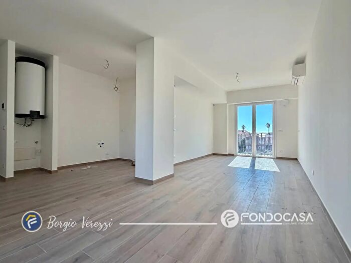 Appartamento trilocale in vendita in Via Vittorio Veneto, Borgio Verezzi