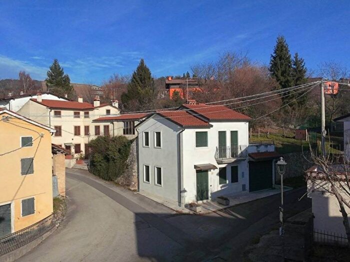 Casa trilocale in affitto in Via Velo, Velo, Lusiana Conco