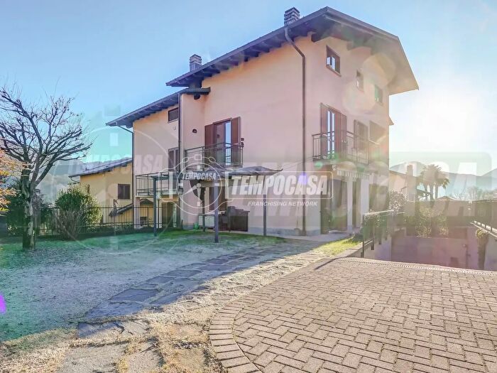 Casa con 5 locali in vendita in Mesenzana