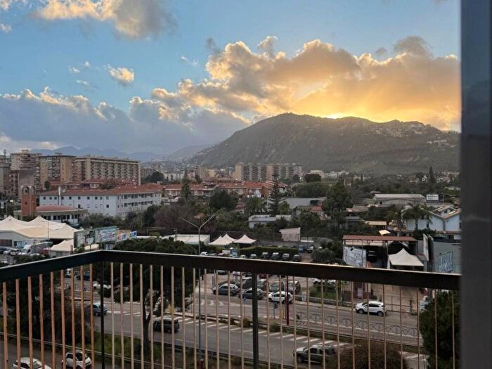 Appartamento quadrilocale in affitto in Viale della Regione Siciliana Nord Ovest, Calatafimi Bassa Indipendenza, Palermo