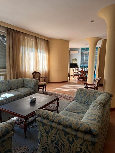 Casa con 9 locali in vendita in Empoli