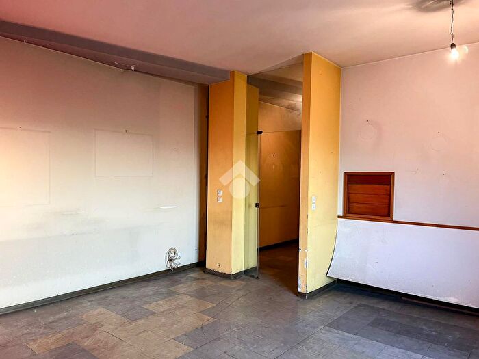 Appartamento con 5 locali in vendita in Via Carlo Rainoldi, Varese