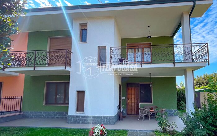 Casa con 6 locali in vendita in Via Fratelli Kennedy, Paullo