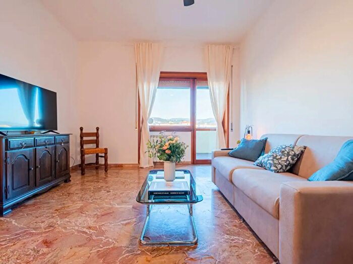 Appartamento trilocale in vendita in Via Pian dei Carpini, Firenze