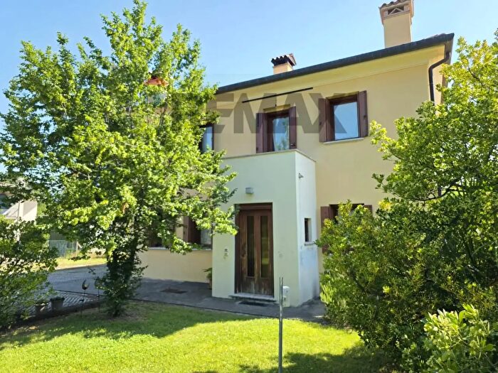 Casa con 10 locali in vendita in Via Rino Colladel, San Pietro Di Feletto